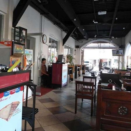 Vindhika Hotel Pengayoman Makassar Exterior photo